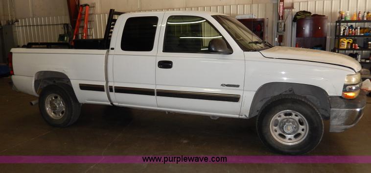 image for item I4476 1999 Chevrolet Silverado 2500 LS Extended Cab pickup truck