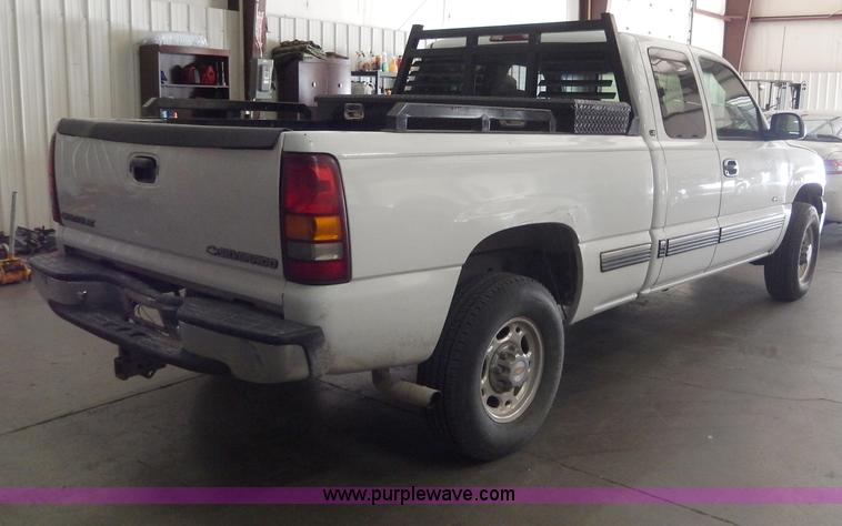 image for item I4476 1999 Chevrolet Silverado 2500 LS Extended Cab pickup truck