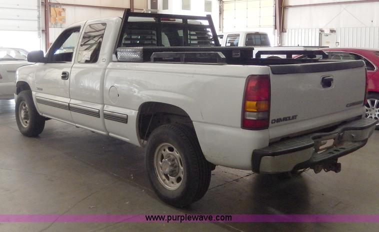 image for item I4476 1999 Chevrolet Silverado 2500 LS Extended Cab pickup truck