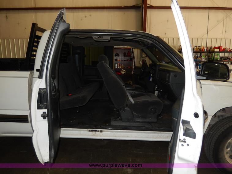 image for item I4476 1999 Chevrolet Silverado 2500 LS Extended Cab pickup truck