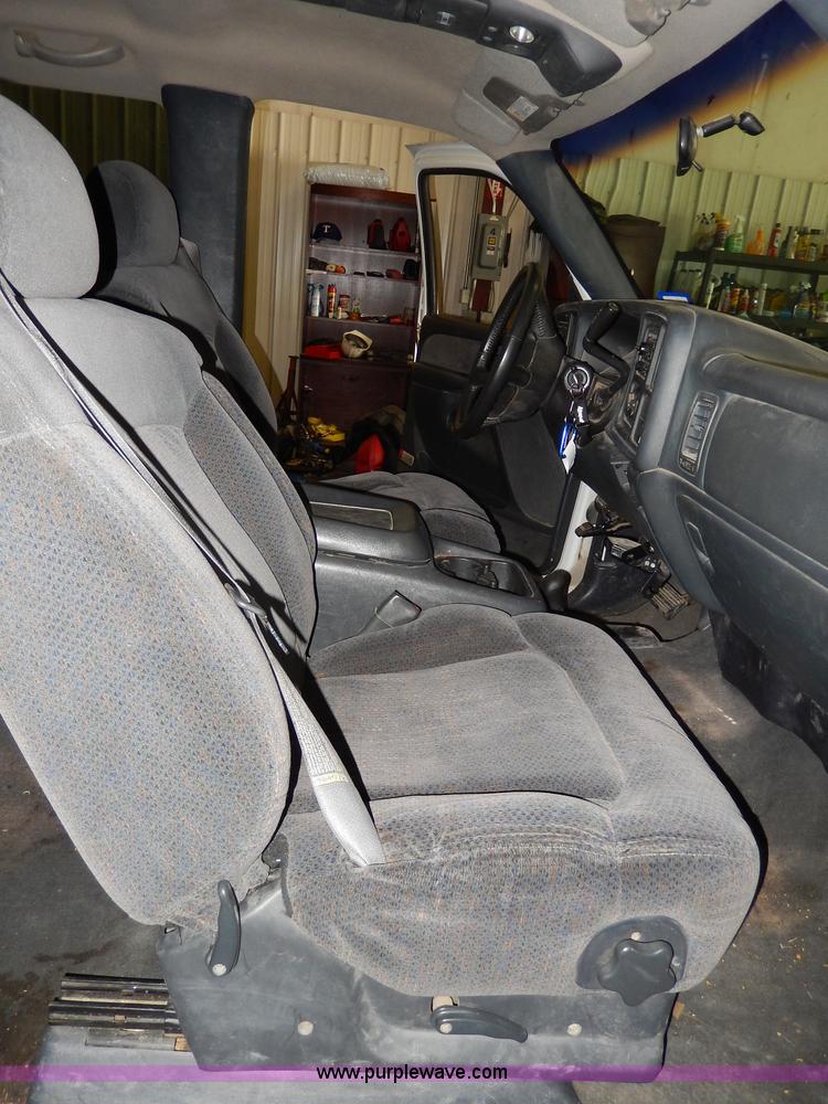 image for item I4476 1999 Chevrolet Silverado 2500 LS Extended Cab pickup truck