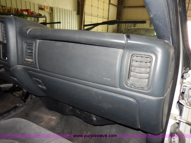 image for item I4476 1999 Chevrolet Silverado 2500 LS Extended Cab pickup truck