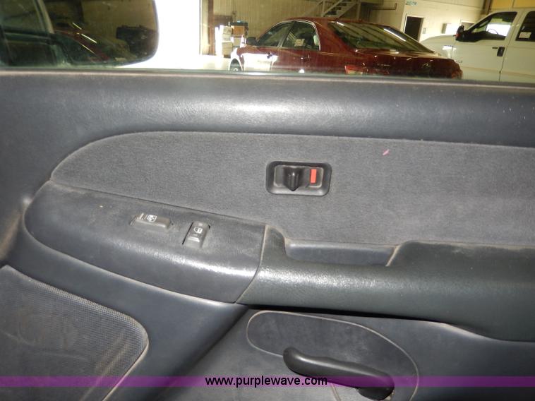 image for item I4476 1999 Chevrolet Silverado 2500 LS Extended Cab pickup truck