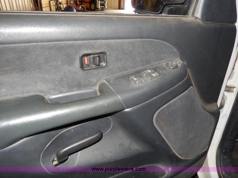 image for item I4476 1999 Chevrolet Silverado 2500 LS Extended Cab pickup truck