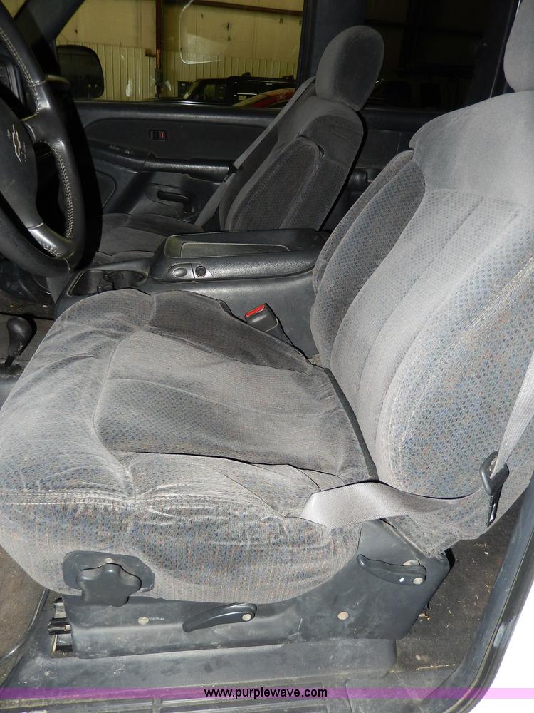 image for item I4476 1999 Chevrolet Silverado 2500 LS Extended Cab pickup truck