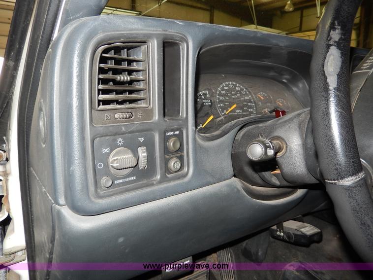 image for item I4476 1999 Chevrolet Silverado 2500 LS Extended Cab pickup truck