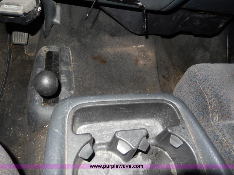 image for item I4476 1999 Chevrolet Silverado 2500 LS Extended Cab pickup truck