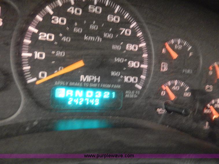 image for item I4476 1999 Chevrolet Silverado 2500 LS Extended Cab pickup truck