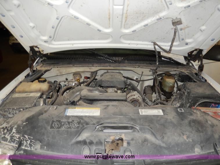 image for item I4476 1999 Chevrolet Silverado 2500 LS Extended Cab pickup truck