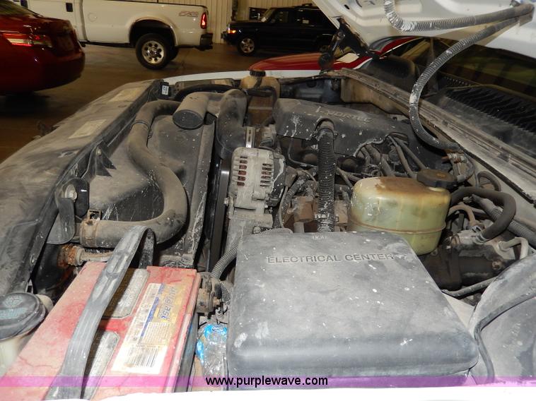 image for item I4476 1999 Chevrolet Silverado 2500 LS Extended Cab pickup truck