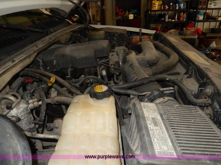 image for item I4476 1999 Chevrolet Silverado 2500 LS Extended Cab pickup truck