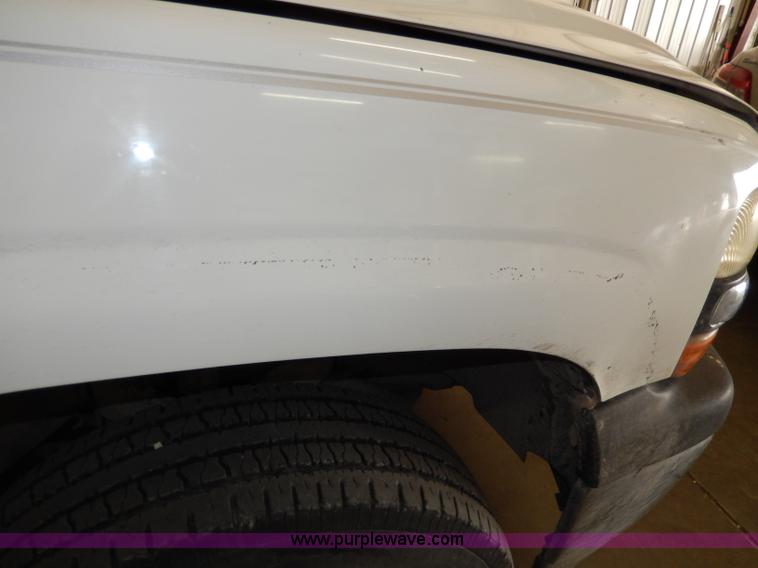 image for item I4476 1999 Chevrolet Silverado 2500 LS Extended Cab pickup truck