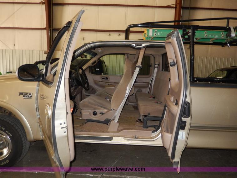 image for item I4479 1999 Ford F150 XLT SuperCab pickup truck