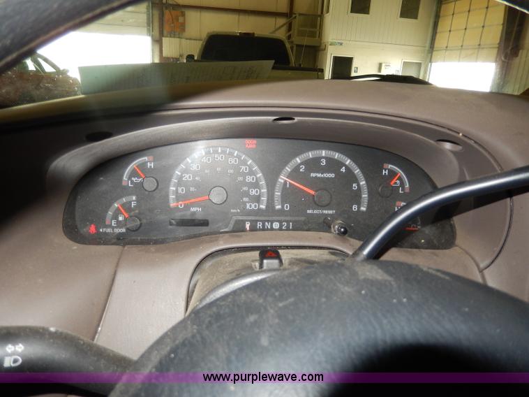 image for item I4479 1999 Ford F150 XLT SuperCab pickup truck