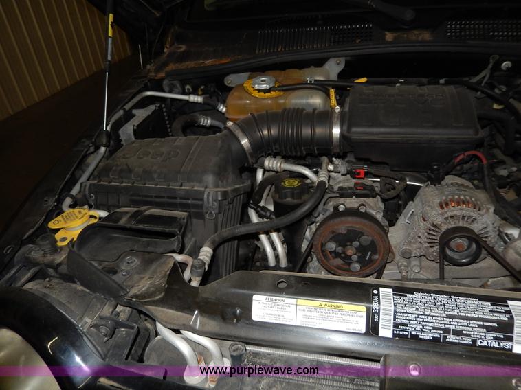 image for item I4480 2002 Jeep Liberty Sport SUV