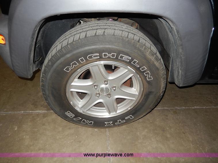 image for item I4480 2002 Jeep Liberty Sport SUV