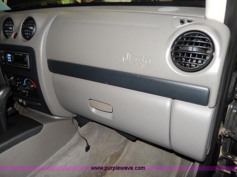 image for item I4480 2002 Jeep Liberty Sport SUV
