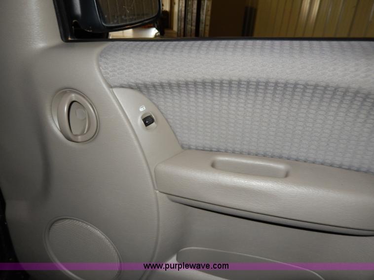 image for item I4480 2002 Jeep Liberty Sport SUV