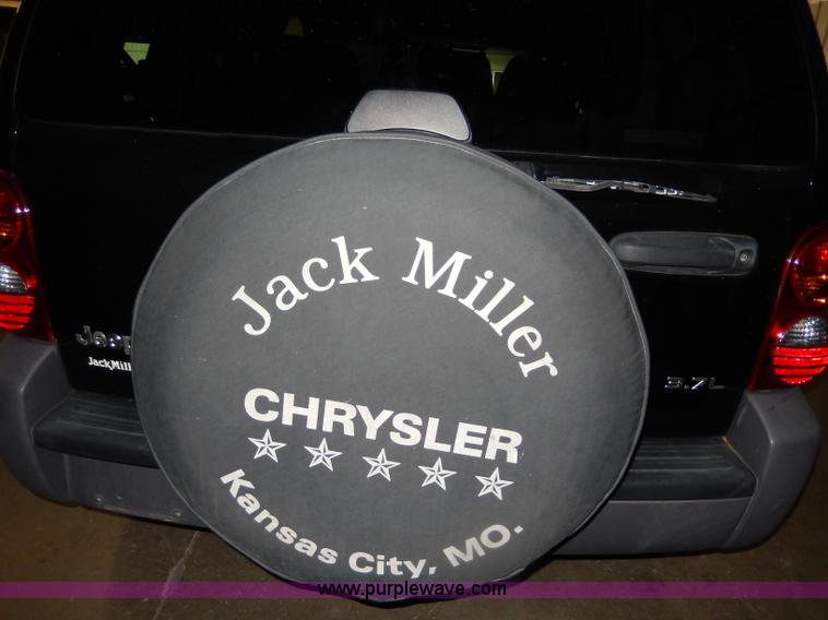 image for item I4480 2002 Jeep Liberty Sport SUV