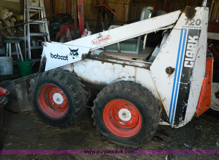 image for item AD9218 1977 Bobcat 720 skid steer