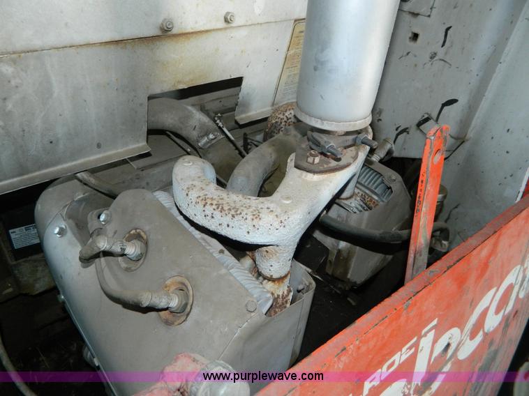 image for item AD9218 1977 Bobcat 720 skid steer