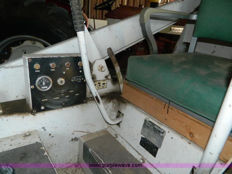 image for item AD9218 1977 Bobcat 720 skid steer