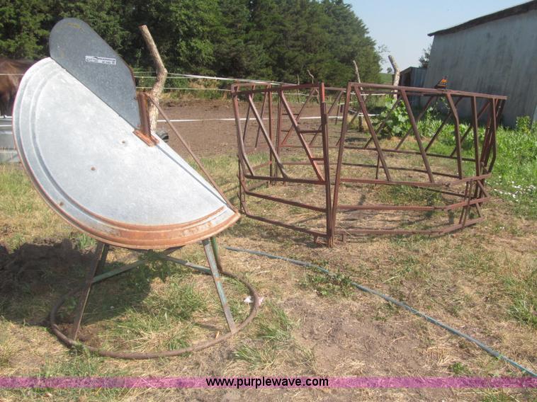 image for item AE9482 Round bale and mineral feeders