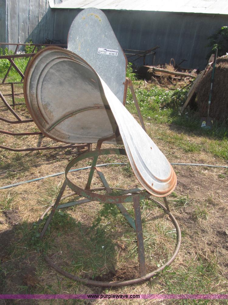 image for item AE9482 Round bale and mineral feeders