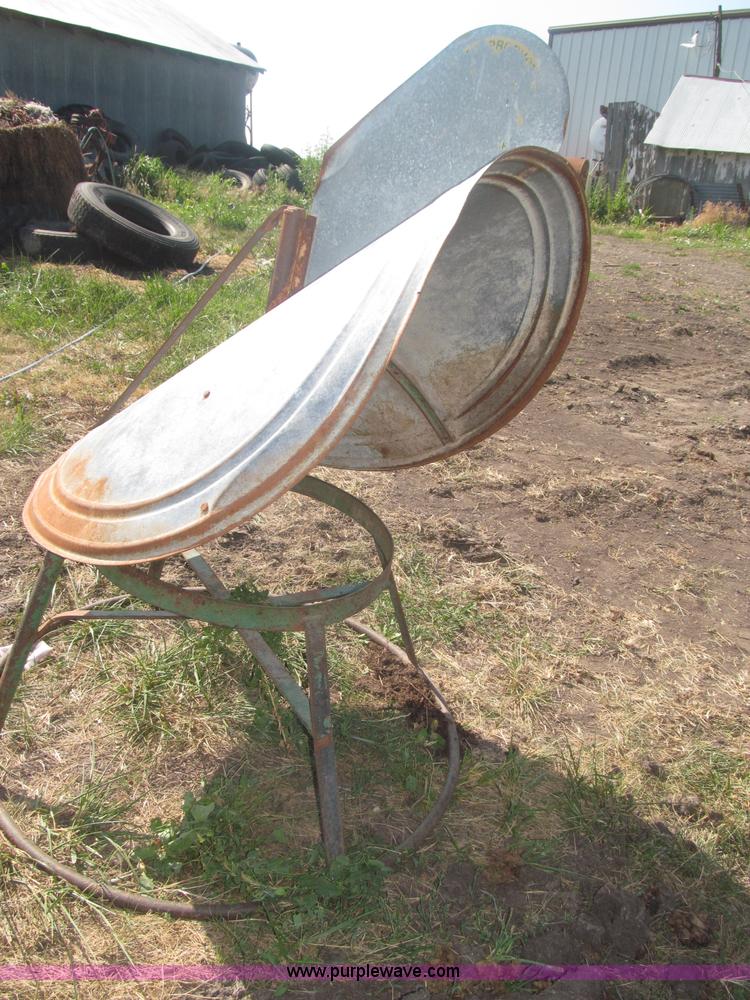 image for item AE9482 Round bale and mineral feeders