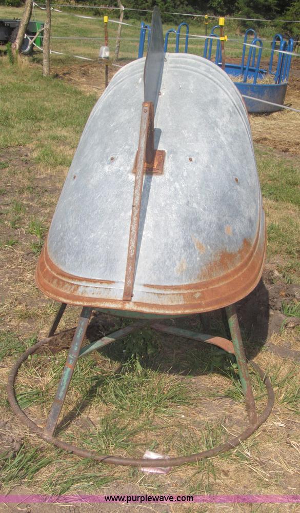 image for item AE9482 Round bale and mineral feeders