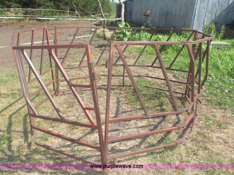 image for item AE9482 Round bale and mineral feeders