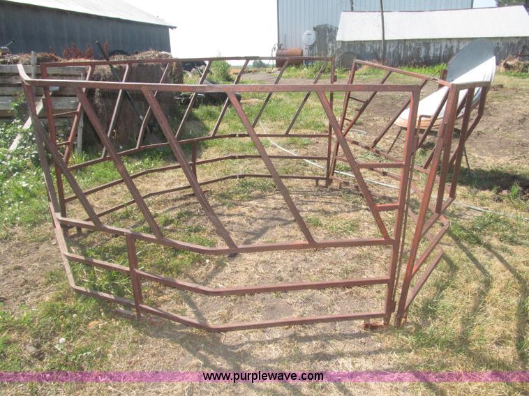 image for item AE9482 Round bale and mineral feeders