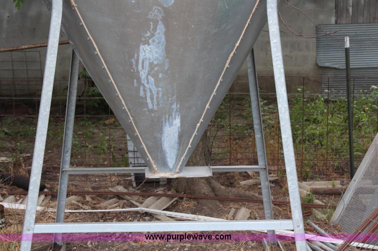 image for item AU9108 Hasting 3,000 lb bulk bin