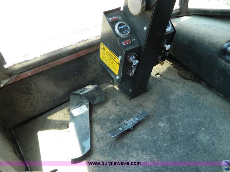 image for item D6007 1980 Hesston 6550 self-propelled swather