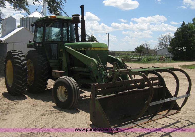 image for item D8465 1978 John Deere 4440 tractor