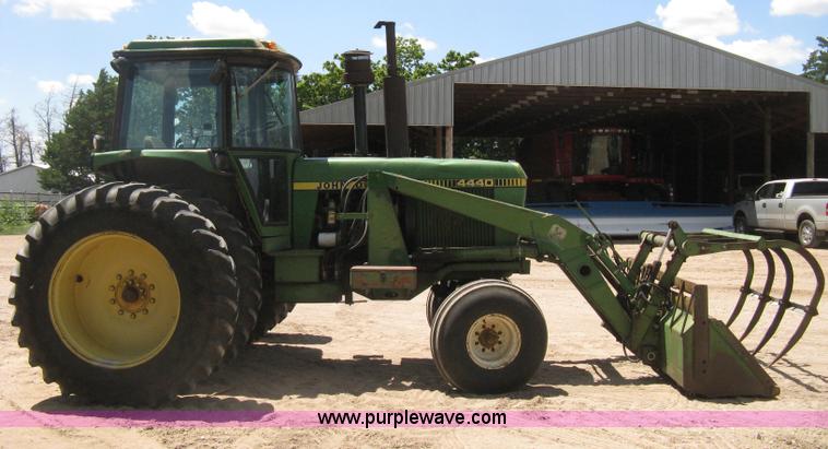 image for item D8465 1978 John Deere 4440 tractor