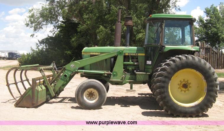 image for item D8465 1978 John Deere 4440 tractor