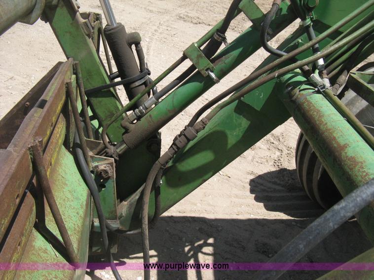 image for item D8465 1978 John Deere 4440 tractor