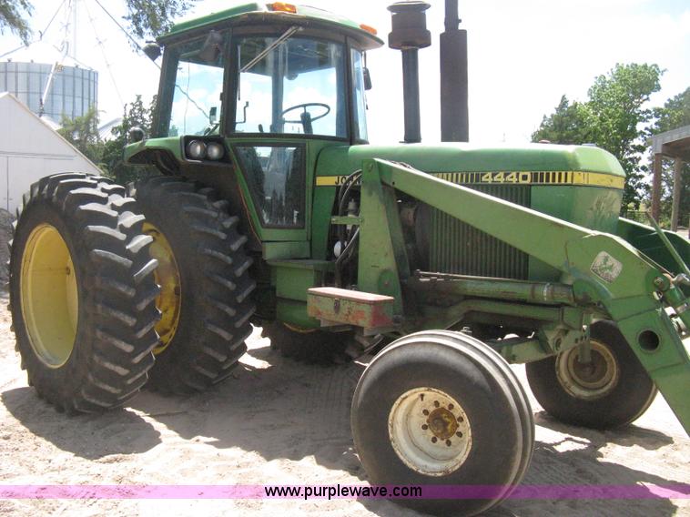 image for item D8465 1978 John Deere 4440 tractor
