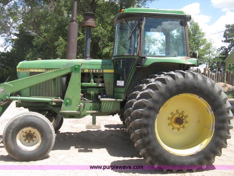 image for item D8465 1978 John Deere 4440 tractor