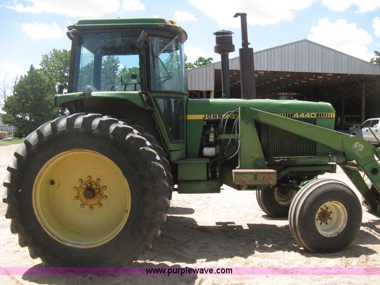 image for item D8465 1978 John Deere 4440 tractor