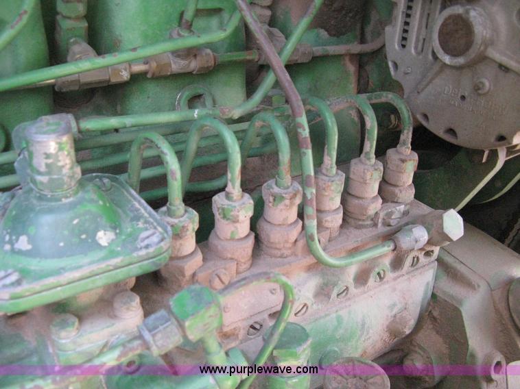 image for item D8465 1978 John Deere 4440 tractor