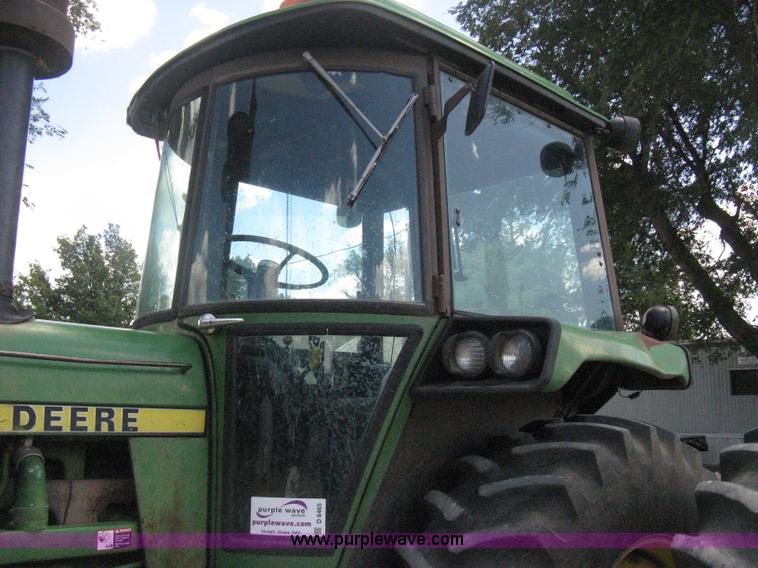 image for item D8465 1978 John Deere 4440 tractor