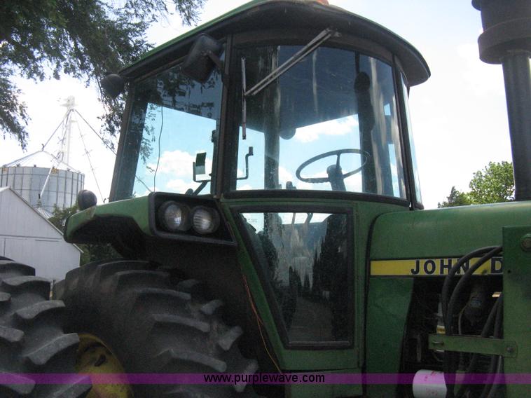 image for item D8465 1978 John Deere 4440 tractor