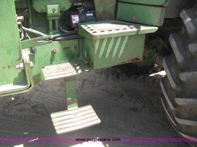 image for item D8465 1978 John Deere 4440 tractor