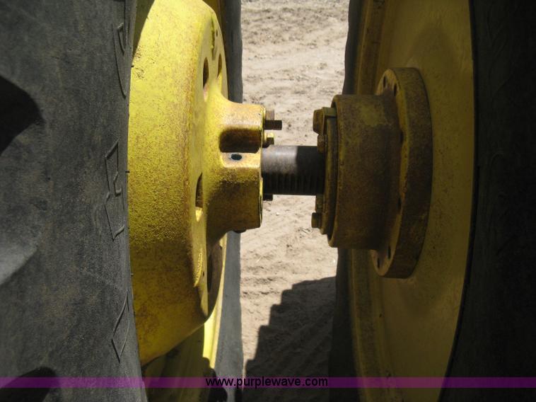 image for item D8465 1978 John Deere 4440 tractor