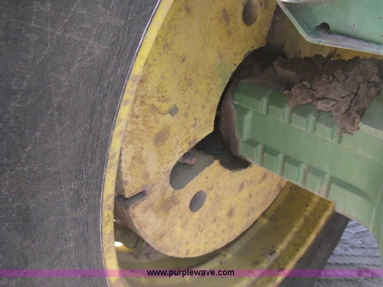 image for item D8465 1978 John Deere 4440 tractor