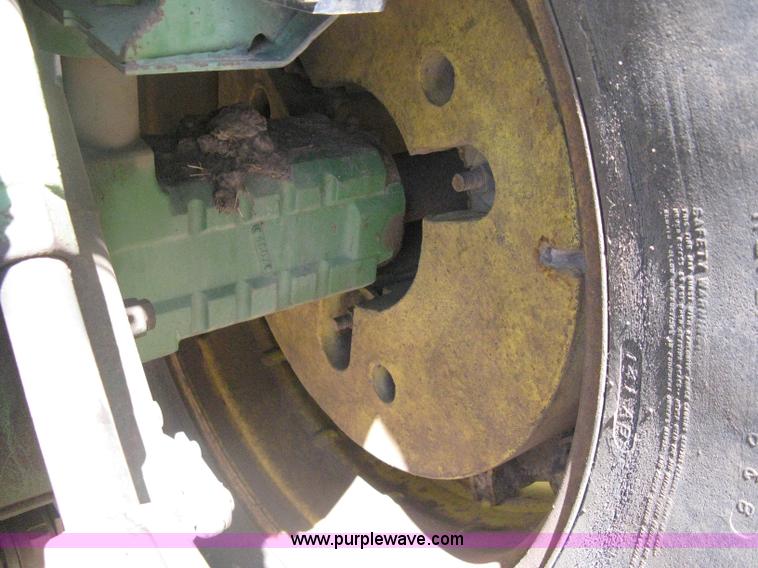 image for item D8465 1978 John Deere 4440 tractor