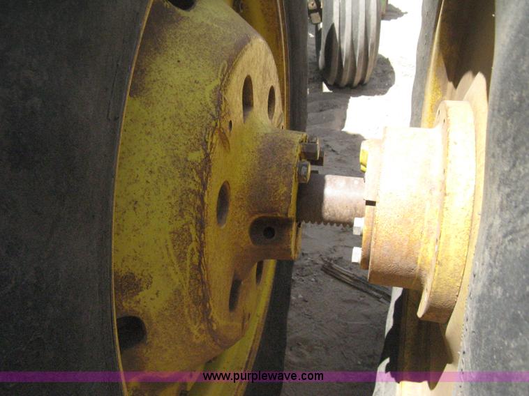 image for item D8465 1978 John Deere 4440 tractor