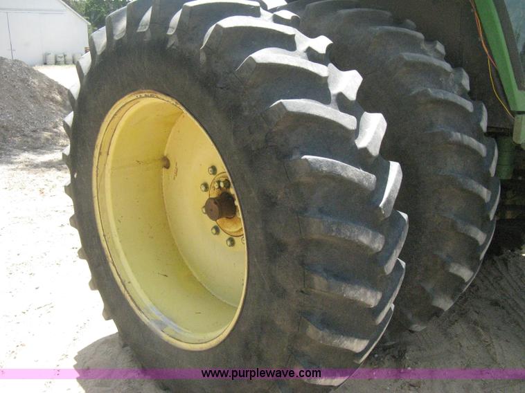 image for item D8465 1978 John Deere 4440 tractor